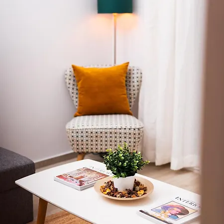The Urban Elegance Classic Luxury 2br With Balcony *