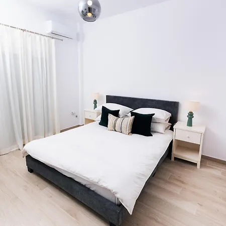 The Urban Elegance Classic Luxury 2br With Balcony Selanik