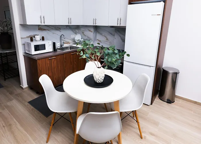 The Urban Elegance Classic Luxury 2br With Balcony * Tesalónica