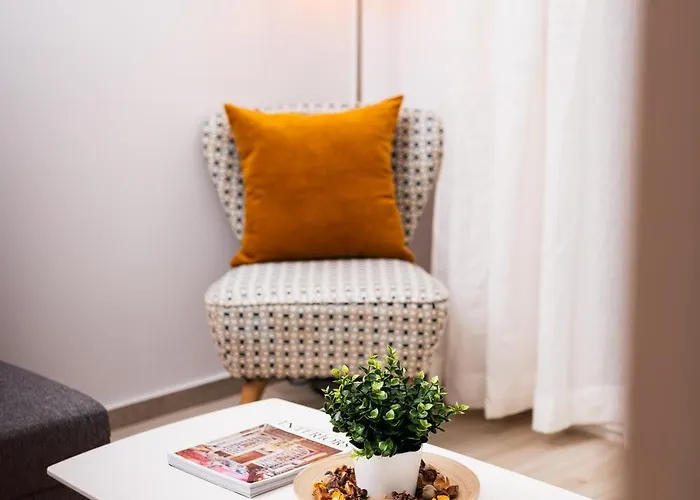 The Urban Elegance Classic Luxury 2br With Balcony *