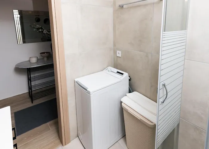 The Urban Elegance Classic Luxury 2br With Balcony * Tesalónica
