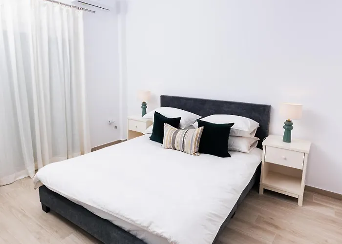 The Urban Elegance Classic Luxury 2br With Balcony Tesalónica