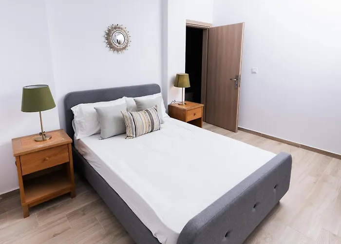 The Urban Elegance Classic Luxury 2br With Balcony *