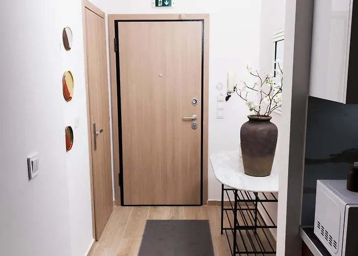The Urban Elegance Classic Luxury 2br With Balcony * Tesalónica